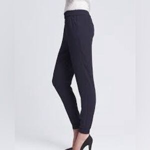 🤍 Banana Republic drapey pant in navy